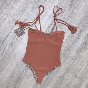 BNWT ACACIA ULUMALU LIPSTICK CORD